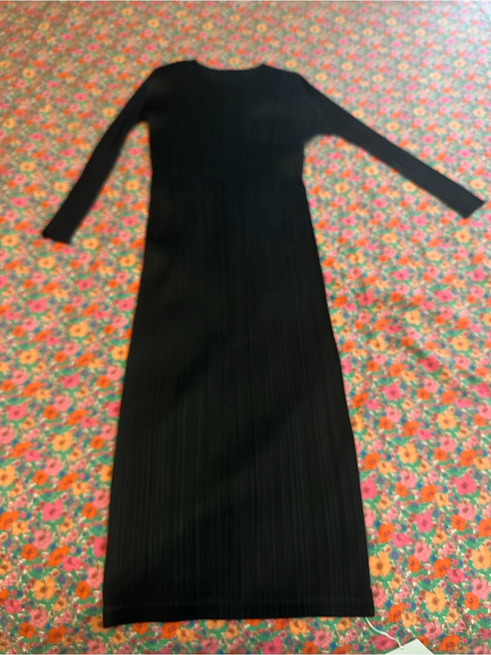 Issey Miyake Black Long-Sleeve Pleated Midi Dress - Picture 3 of 9